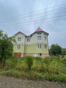 Sale of a house in a cozy location of the city near the city lake