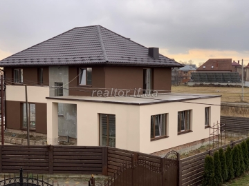 House for sale with city communications near the airport - Opryshivtsi