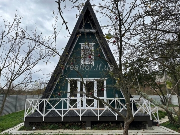 Verkauf eines renovierten Landhauses neben dem Wald im Gartenverein Forest Fairy Village Maidan