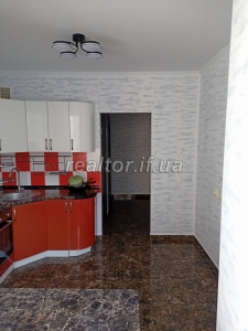 Prodazh_dvokimnatnoyi_kvartyry_z_remontom_po_vulytsi_Mykolaichuka_poruch_Arsenu_23770_9_1746516227.jpeg