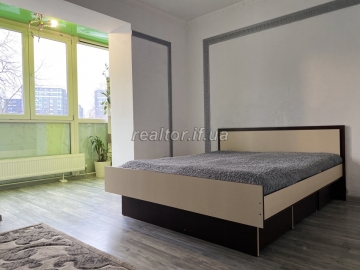 Verkauf einer renovierten Zweizimmerwohnung in einem Wohnhaus in der Tselewitsch-Straße