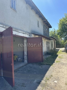 Verkauf einer Garage in einer ruhigen Gegend der Stadt.