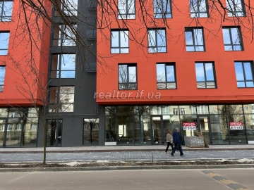 Prodazh_komertsiyi_v_tsentralnii_proyiznii_chastyni_mista_-_Slavy_Stetsko_23557_10_1741361031.jpeg