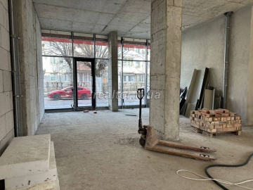 Prodazh_komertsiyi_v_tsentralnii_proyiznii_chastyni_mista_-_Slavy_Stetsko_23557_7_1741361031.jpeg