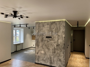 Modern renovated apartment for sale near Hotkevich Park