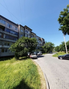 Kleine Familienwohnung zum Verkauf in der Sukhomlynskoho Straße