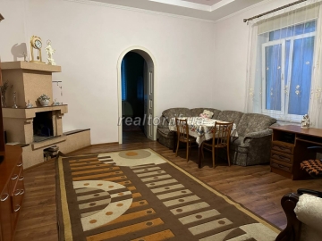 Prodazh_kvartyry_v_chasnomu_sektori_iz_spilnoyu_prybudynkovoyu_zemelnoyu_dilyankoyu_22563_12_1692260294.jpeg