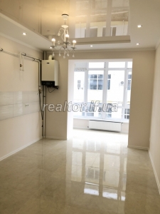 Verkauf einer Wohnung in der neuen Nachbarschaft der Stadt auf der Straße von Melnik Andrew