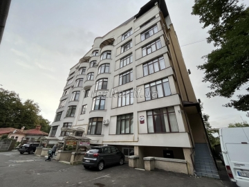 Verkauf einer Wohnung in einem neuen Wohnhaus in der Shevchenko Street
