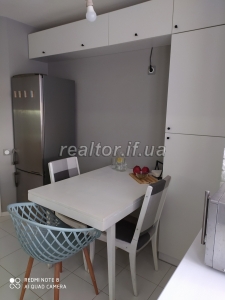 The sale of an apartment in a residential area is modernly rescheduled with furniture and appliances
