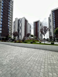 Продаж квартири в центральній частині міста поруч з міським озером