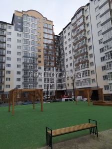 Продаж квартири в центрі міста з ремонтом по вулиці Височана