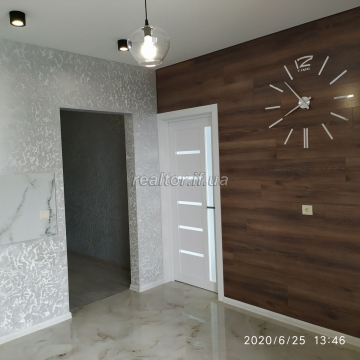 Продаж квартири в якісному будинку в районі торгового центру Арсен Епіцентр