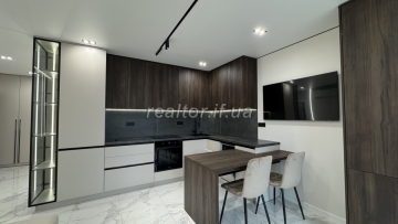 Продаж квартири з дизайнерським євроремонтом в новому житловому комплексі Family Plaza