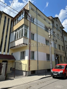 Verkauf einer Wohnung mit individueller Heizung einer großen Fläche in der Dontsova-Straße