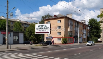 Продаж квартири з можливістю переводу в приміщення комерційного призначення