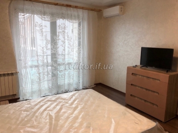 Продаж квартири з ремонтом та меблями поруч з парком Шевченка