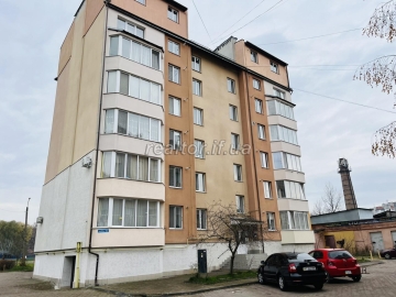 Продаж квартири з ремонтом в малоповерховому будинку по вулиці Дорошенка