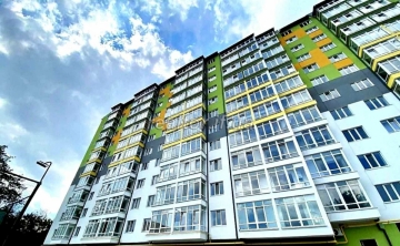 Renovierte Wohnung zum Verkauf in einem neuen Gebäude in der Nähe des Flusses, Tysmynetska-Straße