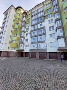 Verkauf einer Wohnung mit Fernbedienung und Möbeln in der Wohnanlage Kalinova Sloboda