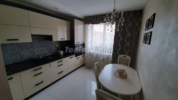 Apartment for sale with modern renovation on Fedkovich Street