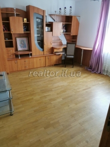 Prodazh_prostoroyi_dvorivnevoyi_kvartyry_z_remontom_po_vulytsi_Ukrayinskoyi_Dyviziyi_23808_13_1747649063.jpeg