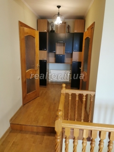 Prodazh_prostoroyi_dvorivnevoyi_kvartyry_z_remontom_po_vulytsi_Ukrayinskoyi_Dyviziyi_23808_3_1747649061.jpeg