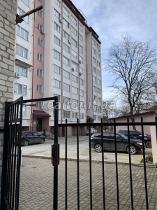 Verkauf einer geräumigen Wohnung im Zentrum der Stadt, in der Vovchynetska-Straße