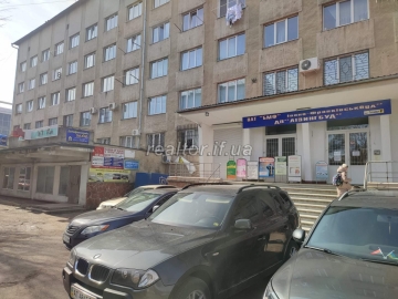 Räumlichkeiten zum Verkauf im Stadtzentrum in der Tychyny-Straße 8a