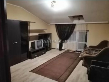 Three-room apartment for sale on Khimikiv Street
