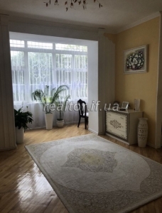 Three-room apartment for sale on Starytskoho Street