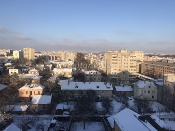 Продаж трьохкімнатної квартири в центрі з прекрасним краєвидом на місто