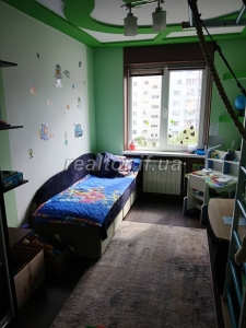 Продаж трьохкімнатної квартири з індивідуальним опаленням по вулиці Симоненка
