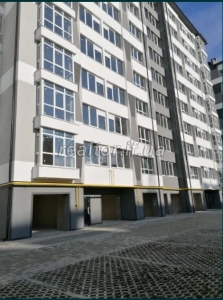 Three-room apartment for sale in the residential district of Pasichnyansky Dvir