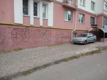 Продаж цокольного приміщення по вул. Б.Хмельницького