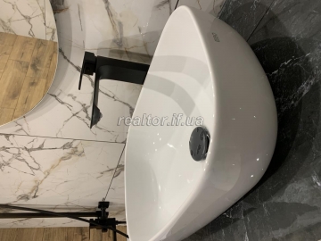 Prodazh_velykoyi_i_stylnoyi_kvartyry_v_tsentri_mista_22640_1_1695630699.jpeg