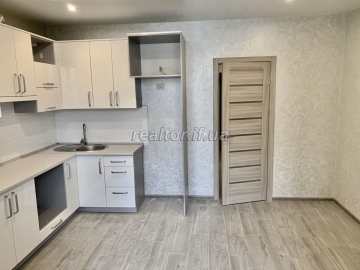 Large apartment for sale in a new residential building on Halytska Street