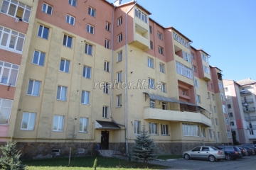 Large apartment for sale in a residential building on Dudaeva Street