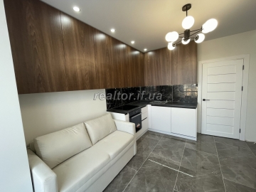 Spacious 1-room apartment with modern renovation near the park
