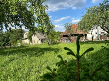 Ein weitläufiges Grundstück mit regelmäßiger Form im Stadtteil Demyaniv Laz in SD Prolisok