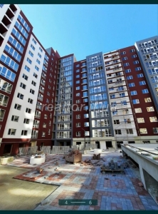 Geräumige zweiseitige Wohnung im zentralen Teil der Stadt