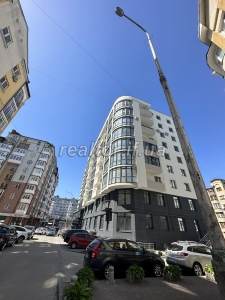 Prostora_i_svitla_kvartyra_v_samomu_tsentri_mista_23002_12_1714479262.jpeg