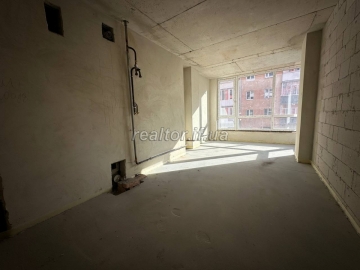 Prostora_kvartyra_v_klubnomu_malopoverkhovomu_zdanomu_budynku_23674_5_1742576033.jpeg