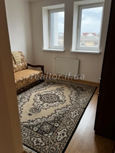 Prostora_trykimnatna_kvartyra_v_tsentri_mista_vulytsya_Mikhnovskoho_23709_4_1744787726.jpeg