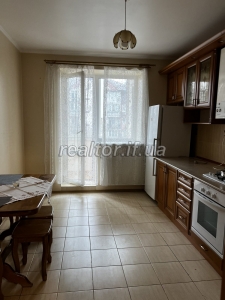 Prostora_trykimnatna_kvartyra_v_tsentri_mista_vulytsya_Mikhnovskoho_23709_6_1744787727.jpeg