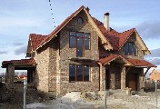 Sells mansion in the suburbs of Ivano-Frankivsk.