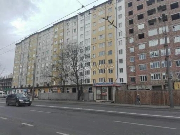 A spacious one-bedroom apartment is for sale in the Pasichna district