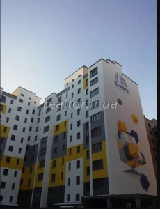 Велика квартира в сучасному житловому комплексі на здачі