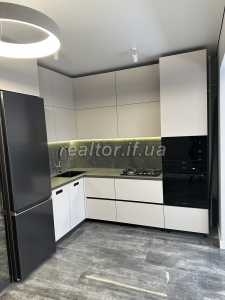 Large apartment with European renovation and kitchen