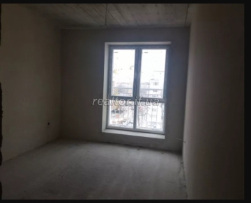 Large spacious apartment with good planning in the city center